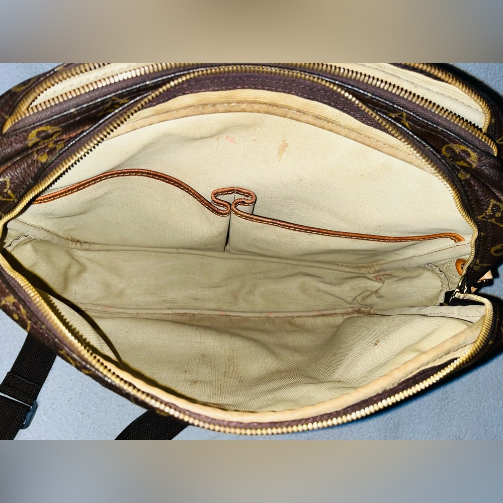 LOUIS VUITTON Monogram Reporter GM Crossbody Shoulder Bag - Picture 10 of 16